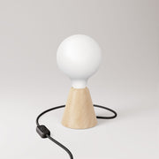 Lampada da tavolo con base in ontano, lampadina a effetto porcellana, cavo RM04 e spina UK